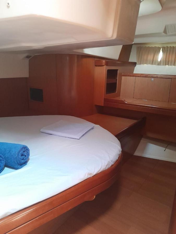 Private Room On Sailing Yacht 'Victoire' Марцамеми Экстерьер фото